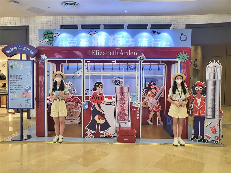Limited edition themed sling bag can be collected as gift with purchase at the cdf Haikou Mova Mall tram popup