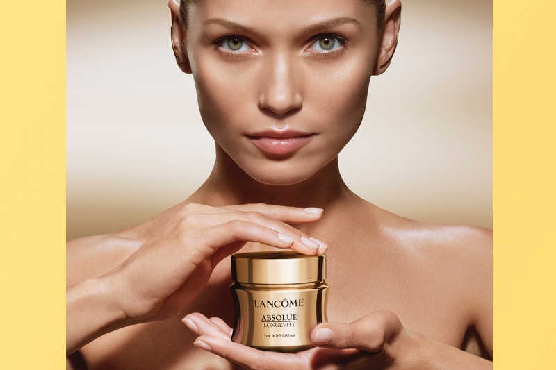 Absolue Longevity The Soft Cream uses a patented rose-derived longevity molecule to act on the mitochondria