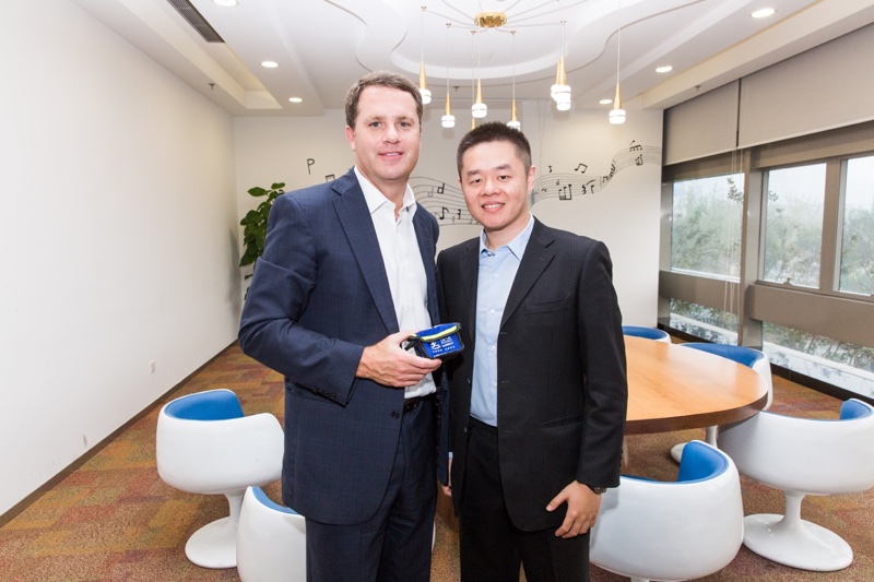 Doug McMillon (left) and Philip Kuai